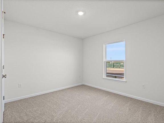4th image of 481 Salt Creek Ln