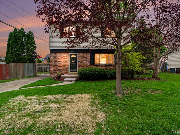 8732 Fremont St, Westland, MI 48185