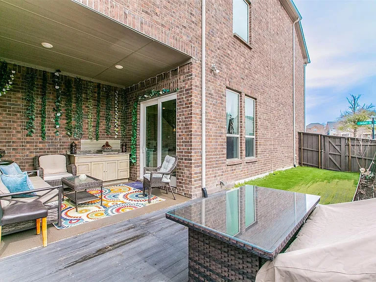 1015 Zachary Way — Photo 17
