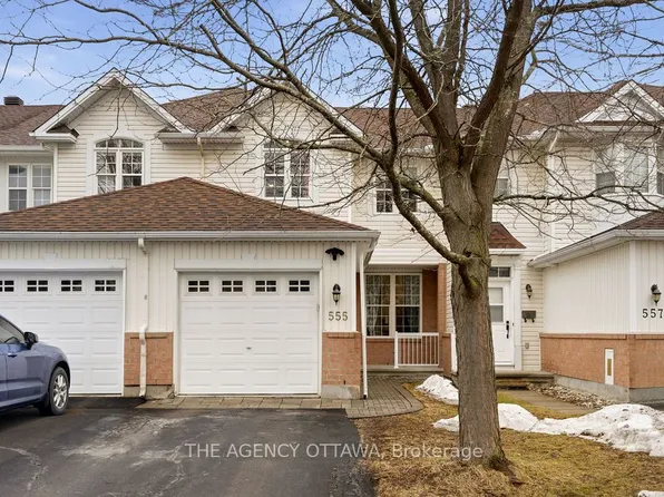 555 Aberfoyle Cir, Ottawa, ON K2K 3R4
