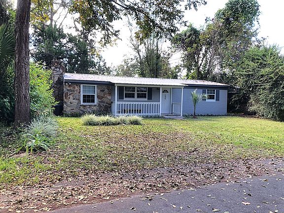 5th image of 136 NE Berry Pl