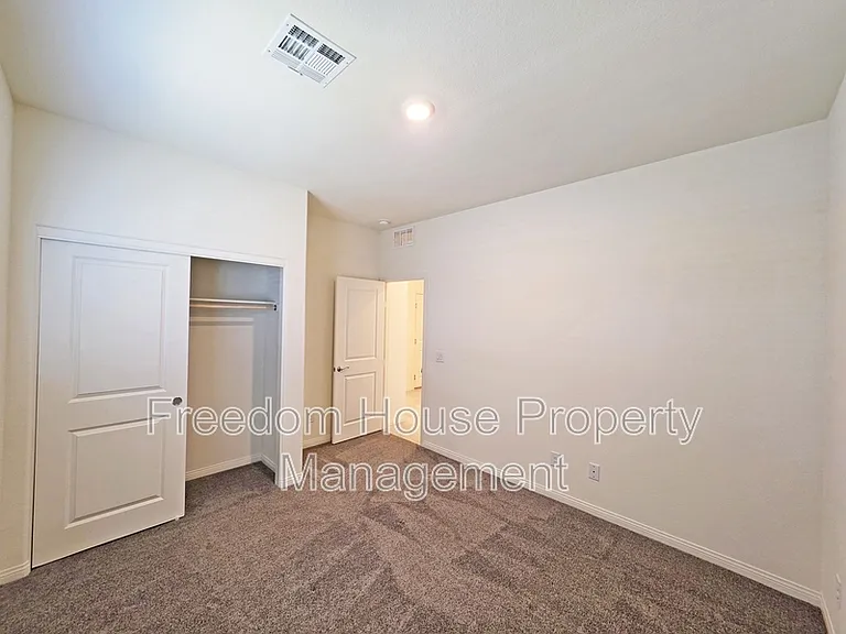 56 Pioneer Range Ave — Photo 10