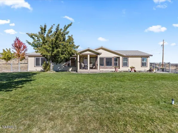 556 Pine Mountain Dr, Yakima, WA 98903