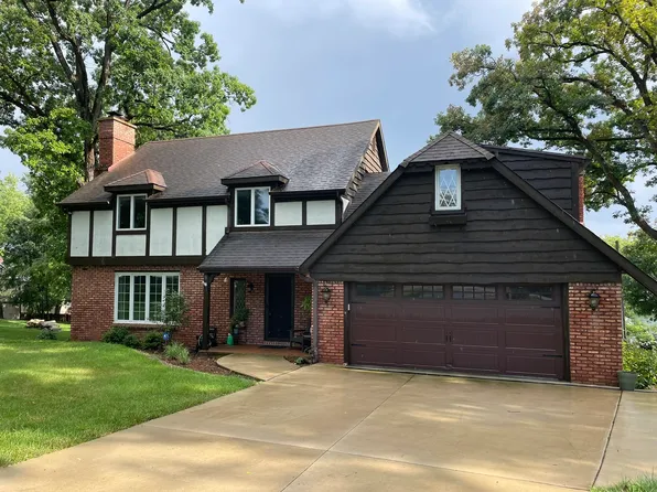 29W351 Helen Ave, West Chicago, IL 60185