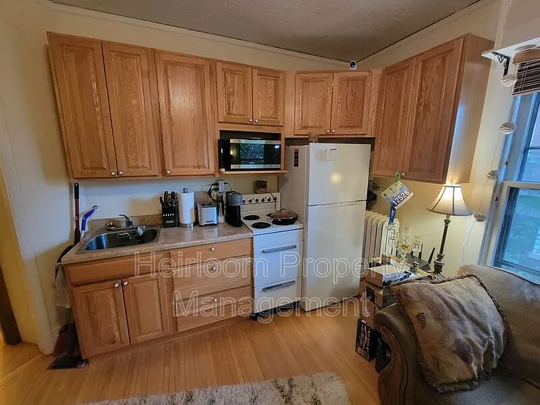 1621 E Superior St #2B — Photo 2