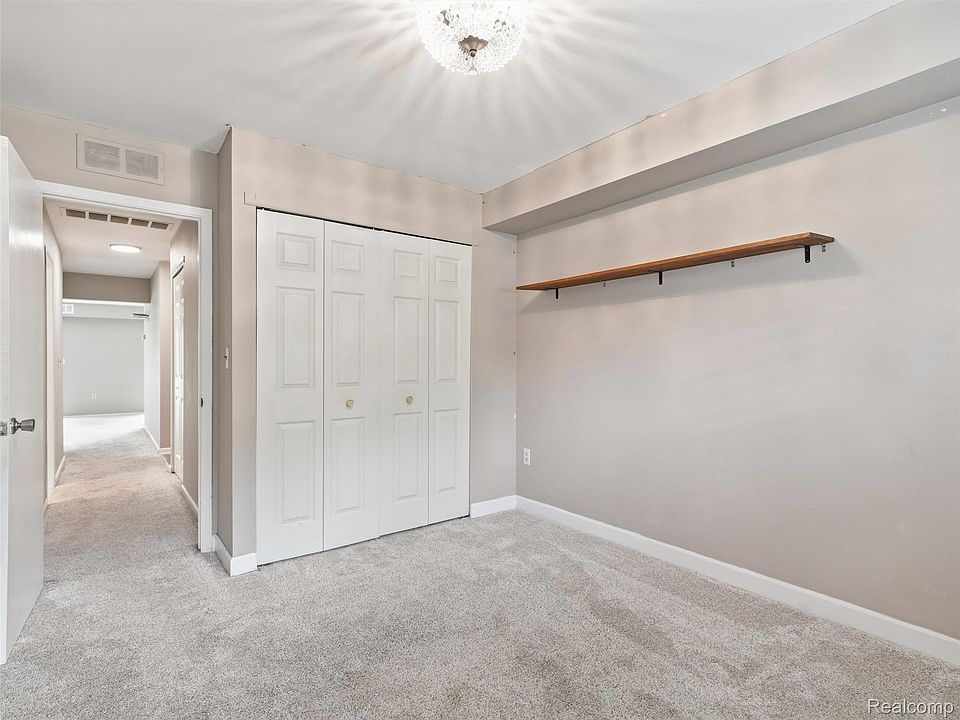 1677 Riverside Dr Apt 13, photo 16