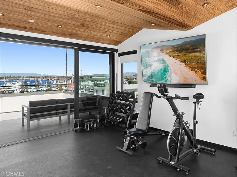 800 W Oceanfront — Photo 21