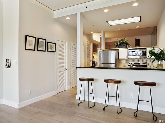 4th image of 220 Lombard St APT 419
