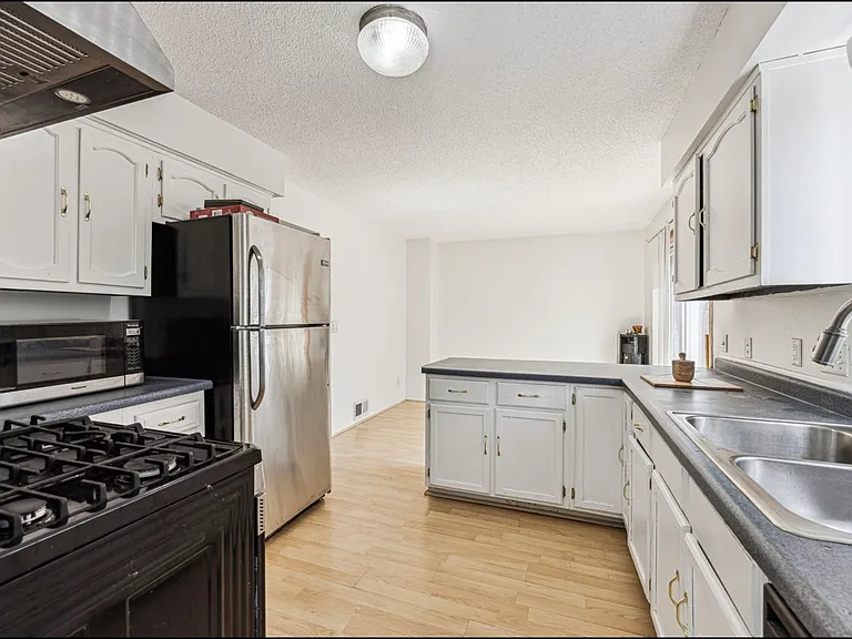6609 Camden Dr — Photo 2