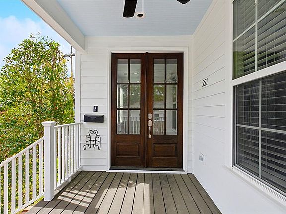 4th image of 221 N Genois St