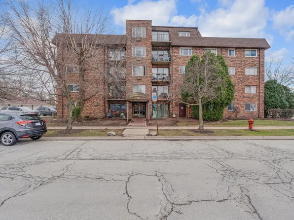 7117 W 93rd St APT 102, Oak Lawn, IL 60453