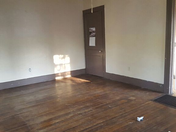 3rd image of 1621 W 22nd St