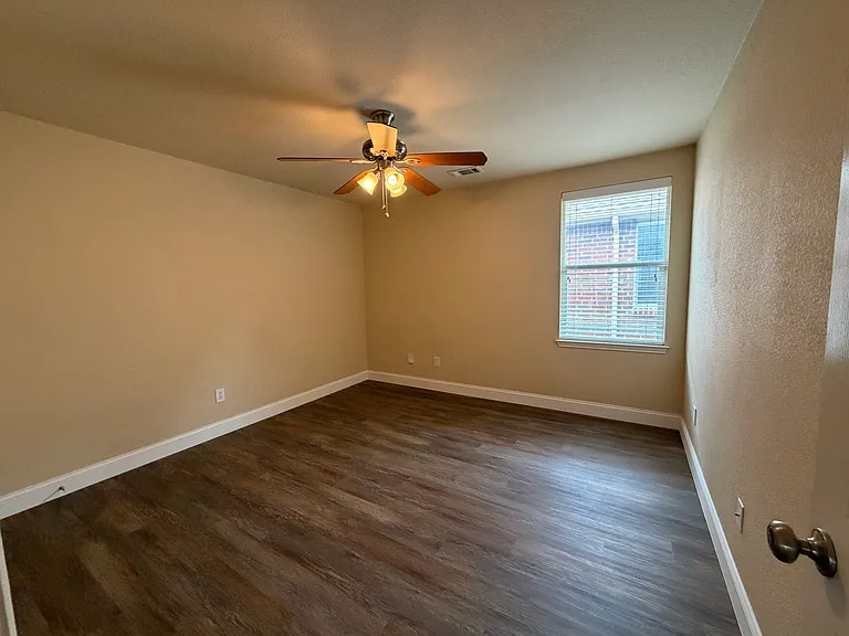 12926 Adela Dr — Photo 17