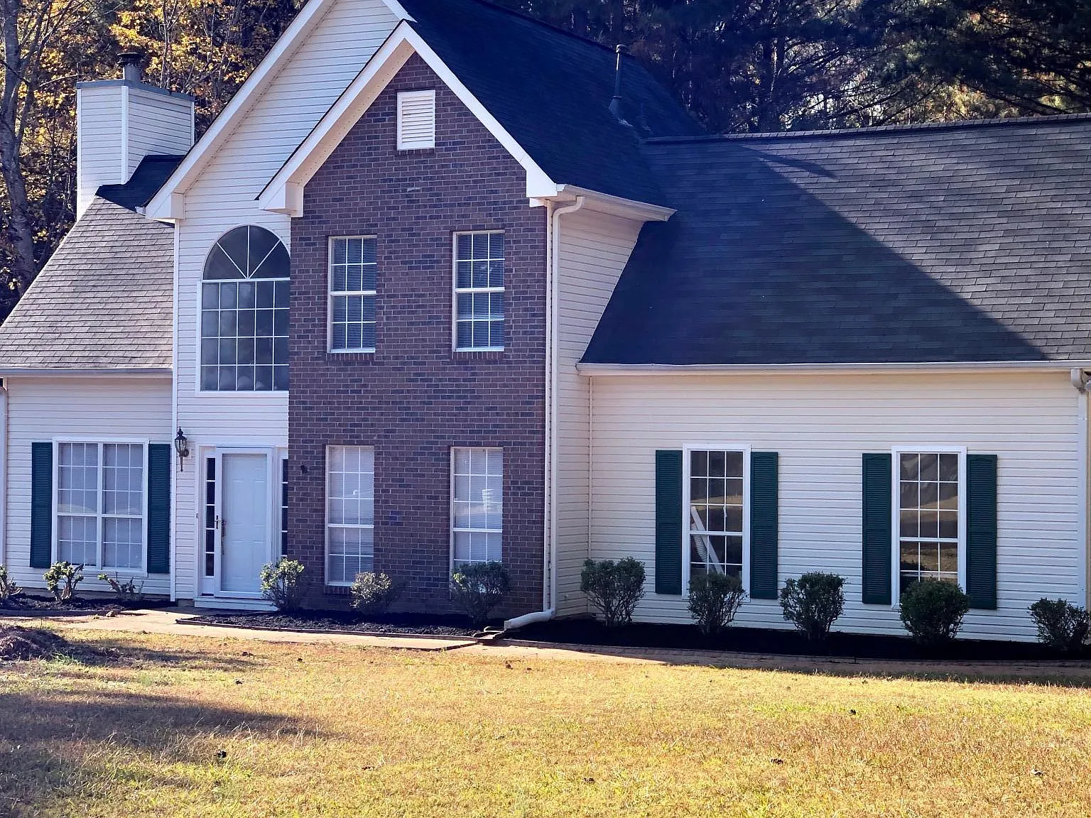 4 bed, 2.5 bath, 1800 sqft, $2,500 — Photo 2