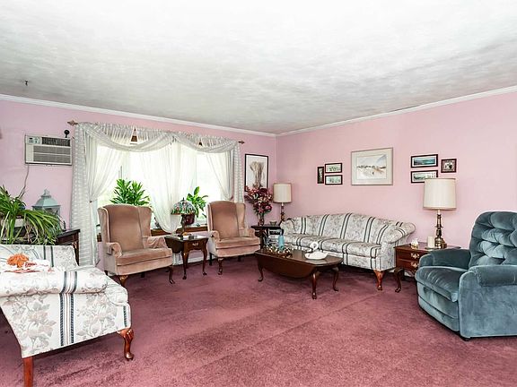 2nd image of 79 Lexington St