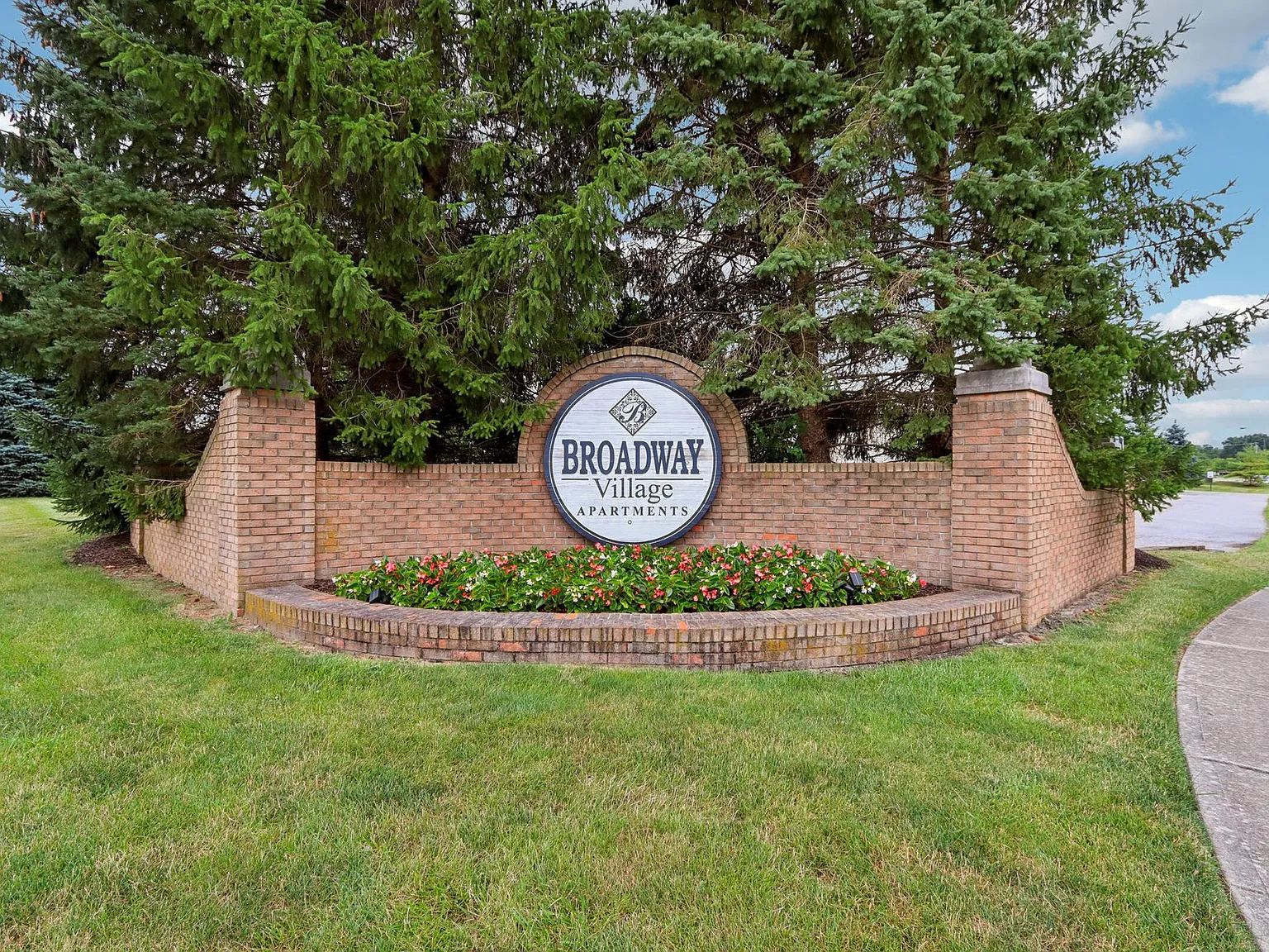 Broadway Village Apartments — Photo 1