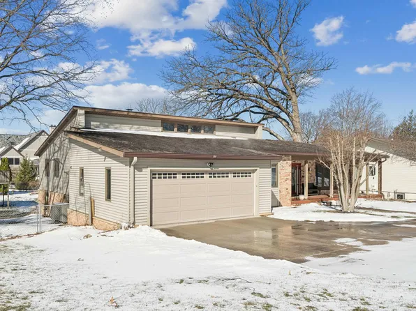 1115 Oak Park Blvd, Cedar Falls, IA 50613