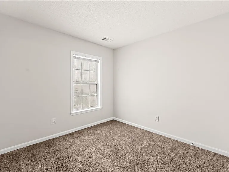 2704 Regent Walk Dr — Photo 31