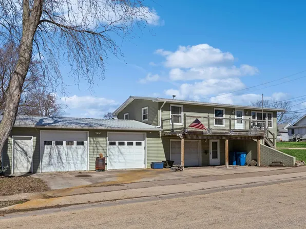 916 Pearl St, Sabula, IA 52070