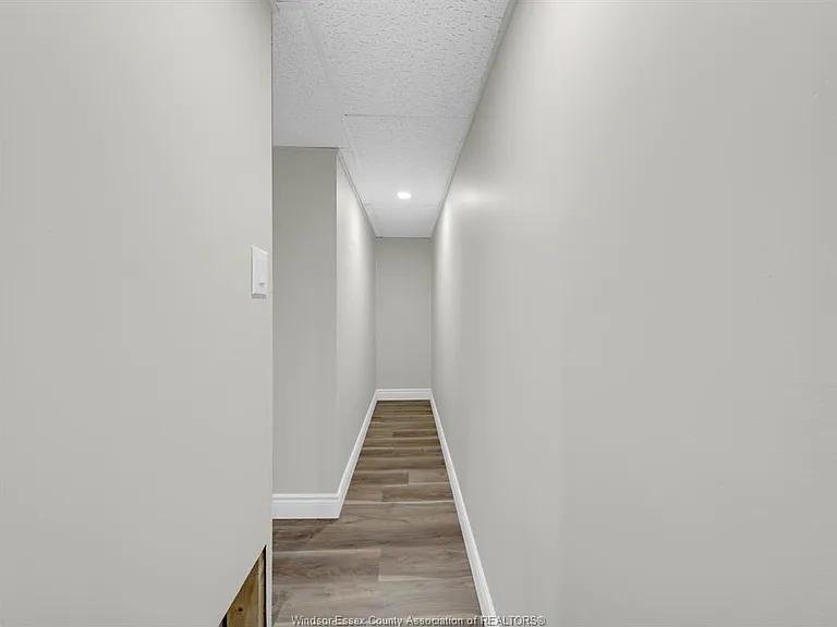 2823 Garvey Cres — Photo 35