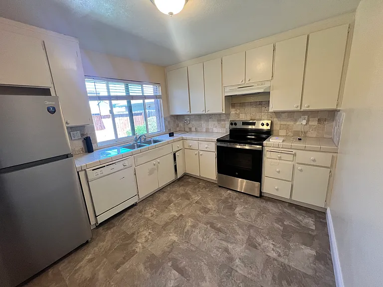 2313 Mandarin Way — Photo 6