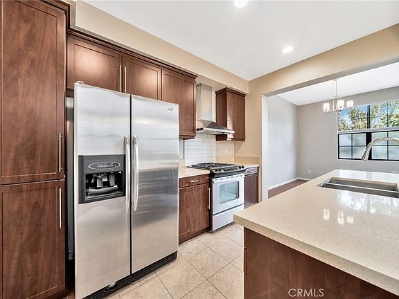 5th image of 563 W Maple Ave