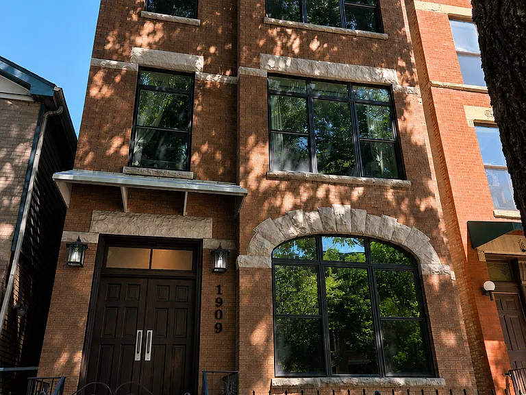 1909 N Sheffield Ave #1 — Photo 2