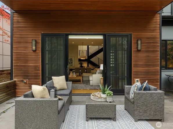 7002 93rd Avenue SE, Mercer Island, WA 98040