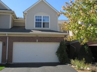 886 McKenzie Station Dr, Lisle, IL 60532
