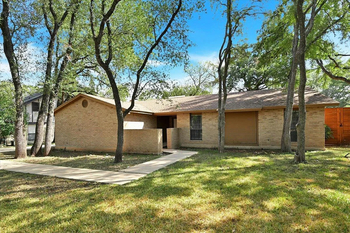 3 bed, 2.0 bath, 1748 sqft, $2,600 — Photo 1