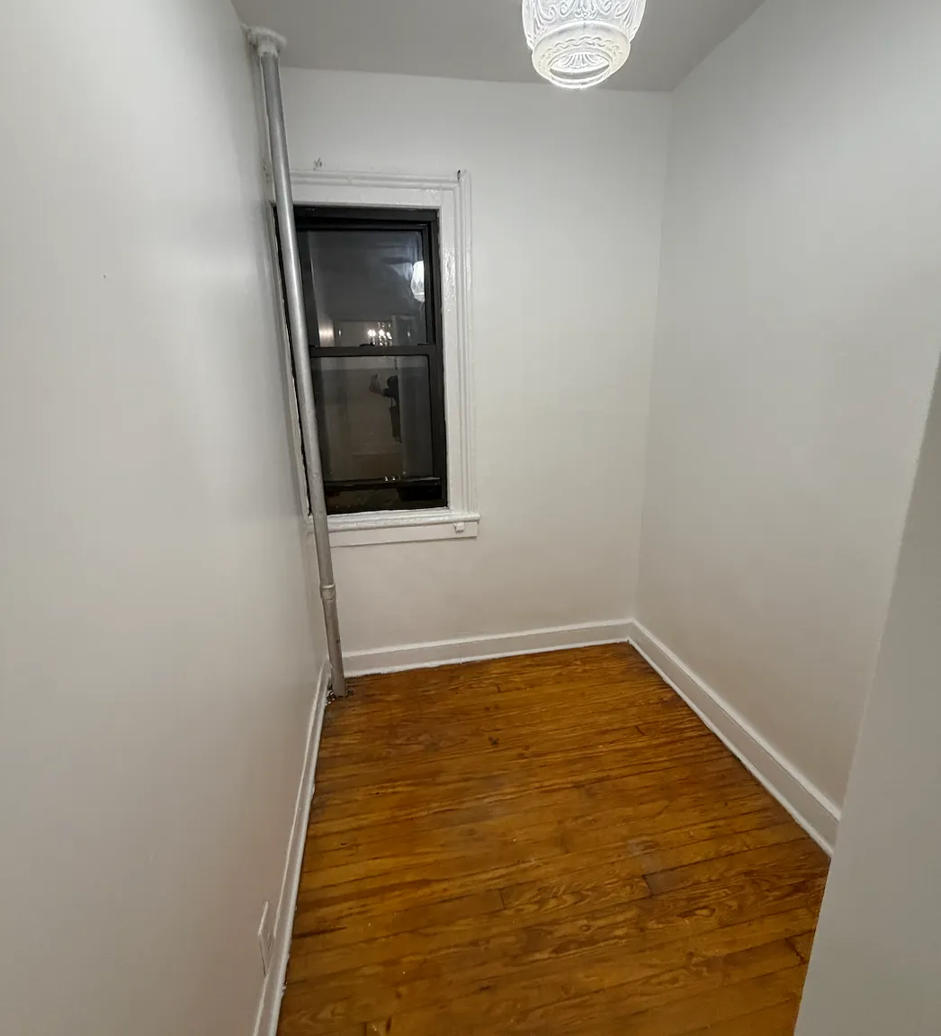 221 East 35th Street — Photo 3