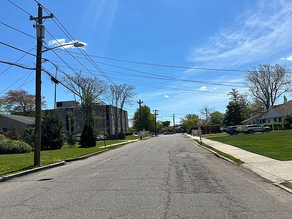 4th image of 481 Keith Ln