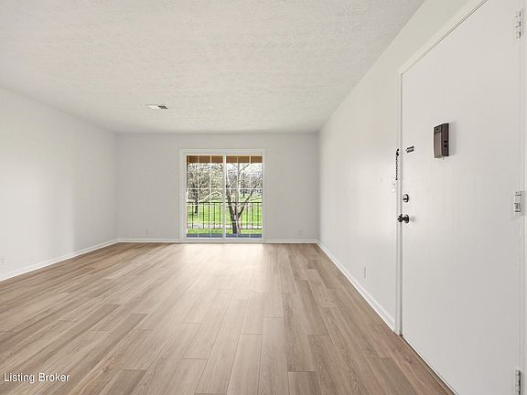 4th image of 413 Logsdon Ct