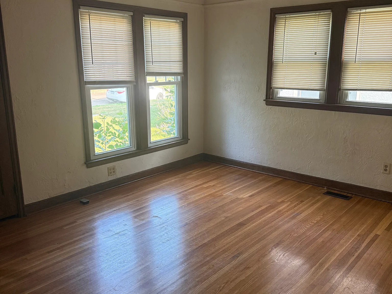 2 bed, 1200 sqft, $2,000 — Photo 2