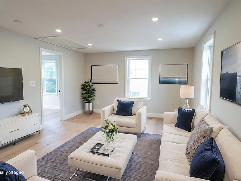 26 Carlton St #3 — Photo 4
