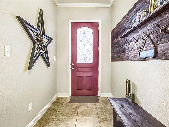 4th image of 130 Donna Cir