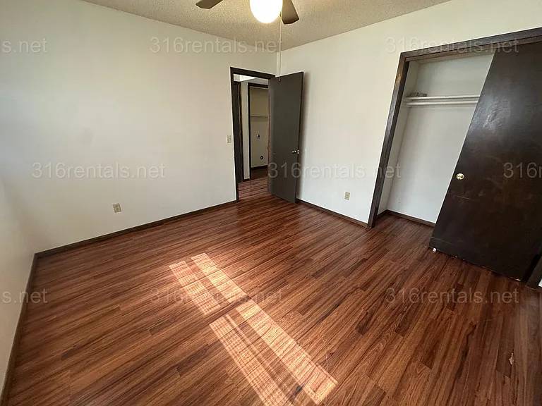 333 E Marion Ct — Photo 7