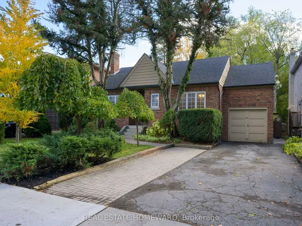 59 Parkview Hill Cres, Toronto, ON M4B 1R1