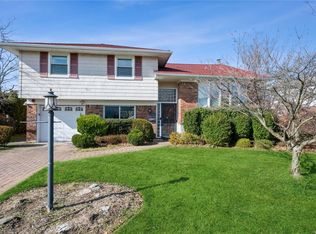 324 Grange St, Franklin Square, NY 11010