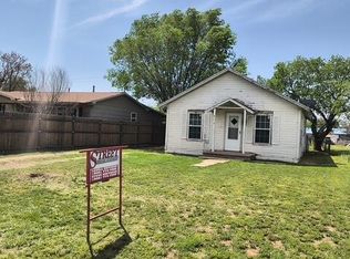 213 W 3rd St, Hale Center, TX 79041