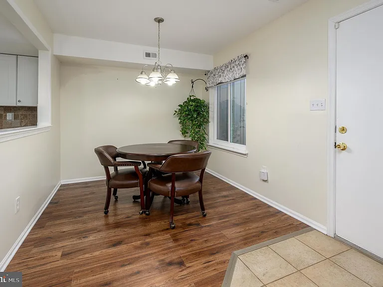 339 Woodlake Dr — Photo 5