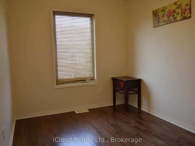 319 Aspendale Cres #MAIN — Photo 8