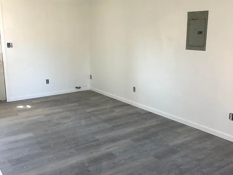 4890 Robinwood Dr — Photo 12