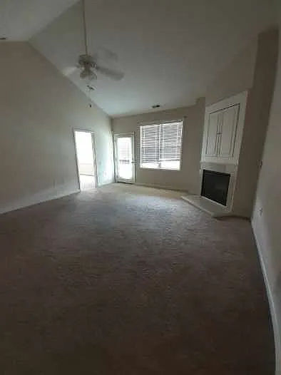 3910 Bardstown Ct — Photo 2