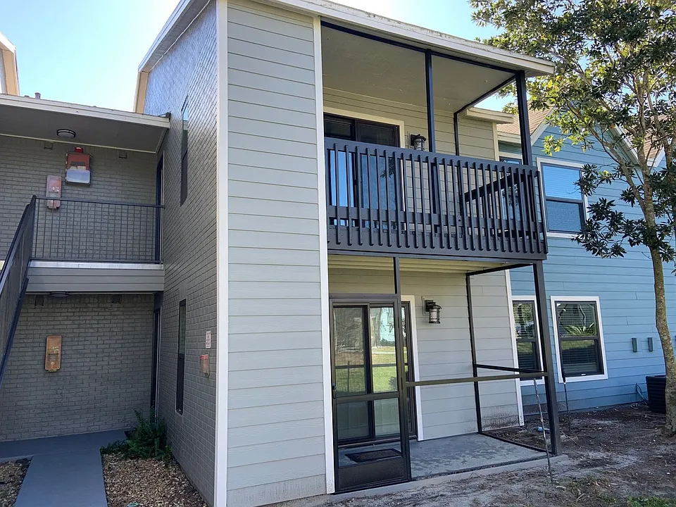 3764 Idlebrook Cir #204