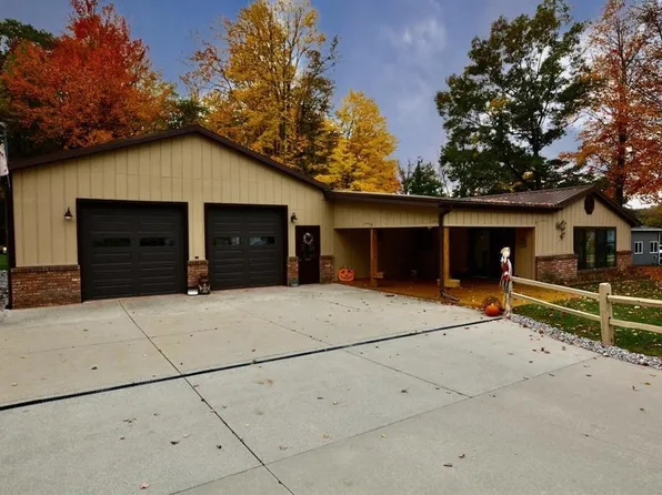 461 W Taylor Dr, Sanford, MI 48657