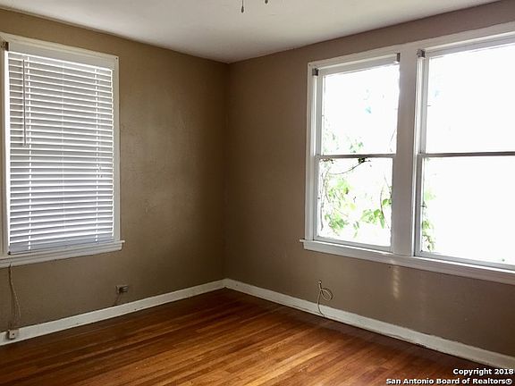 4th image of 224 Yellowstone St