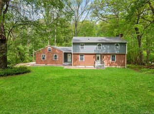 95 Inchcliffe Dr, Gales Ferry, CT 06335