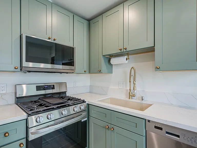 Riverside Residences — Photo 9