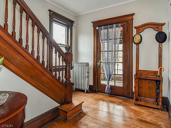 4th image of 15 E Clark Pl